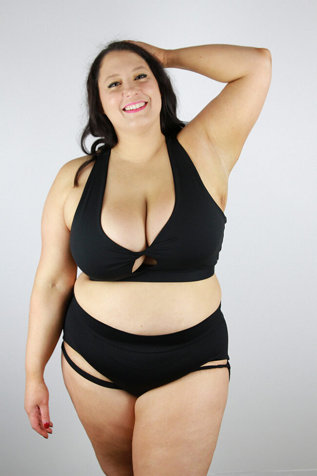 Matte-Black-Knot-Sports-Bra-Plus-Size-1.jpg