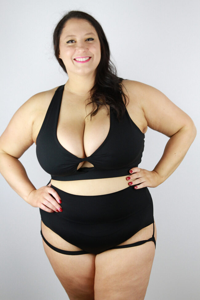 Matte-Black-Knot-Sports-Bra-Plus-Size-3.jpg