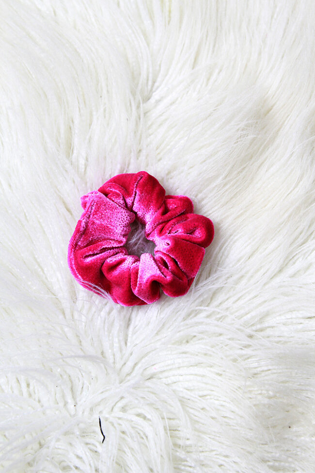 Velveteratti-SCRUNCHIE-Pink.jpg